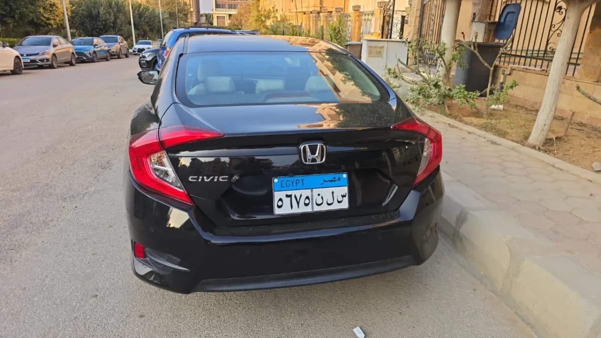 هوندا سيفك 2019 سيدان ال اكس أسود أوتوماتيك — مستعملة