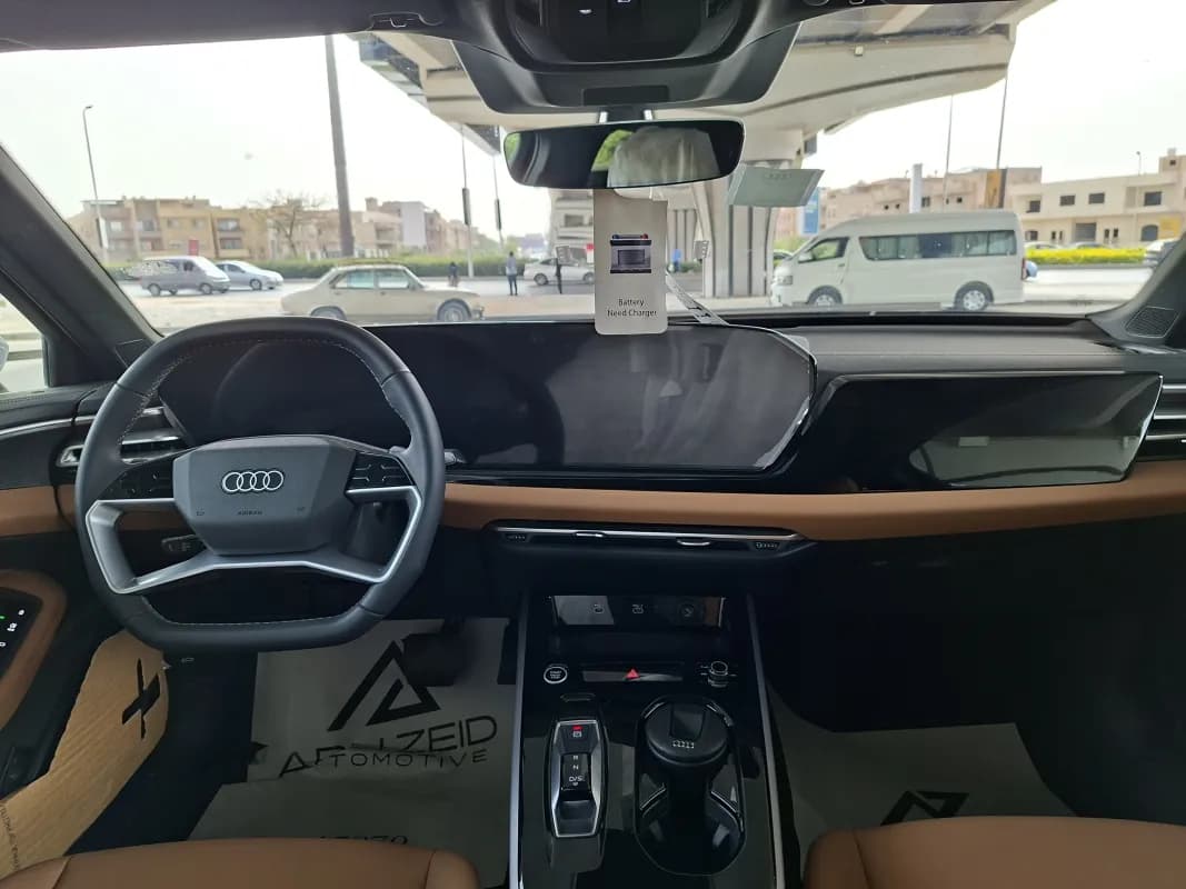 أودي أي فايف 2025 ادفنسيد تي اف اس اي أبيض أوتوماتيك — جديدة