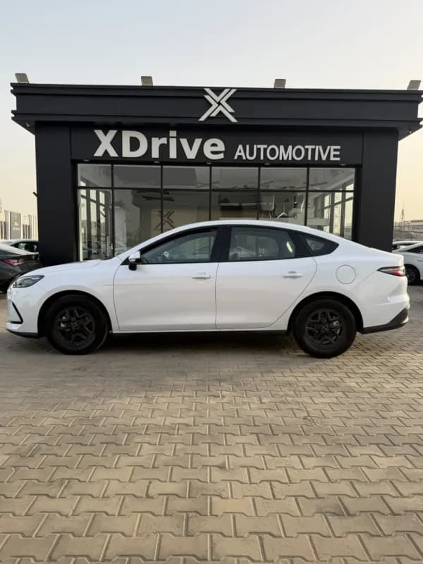 بي واي دي سيليون 05 2025 5 أبيض أوتوماتيك — جديدة