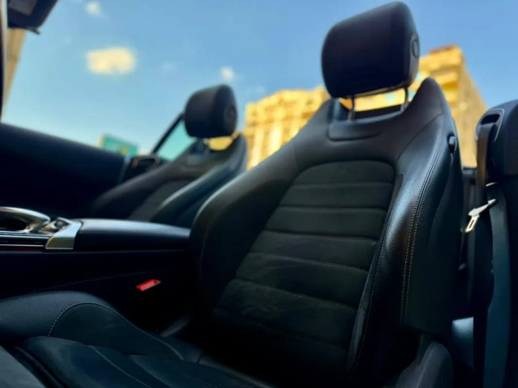 مرسيدس بنز C300 2019 اي ام جي أحمر أوتوماتيك — مستعملة