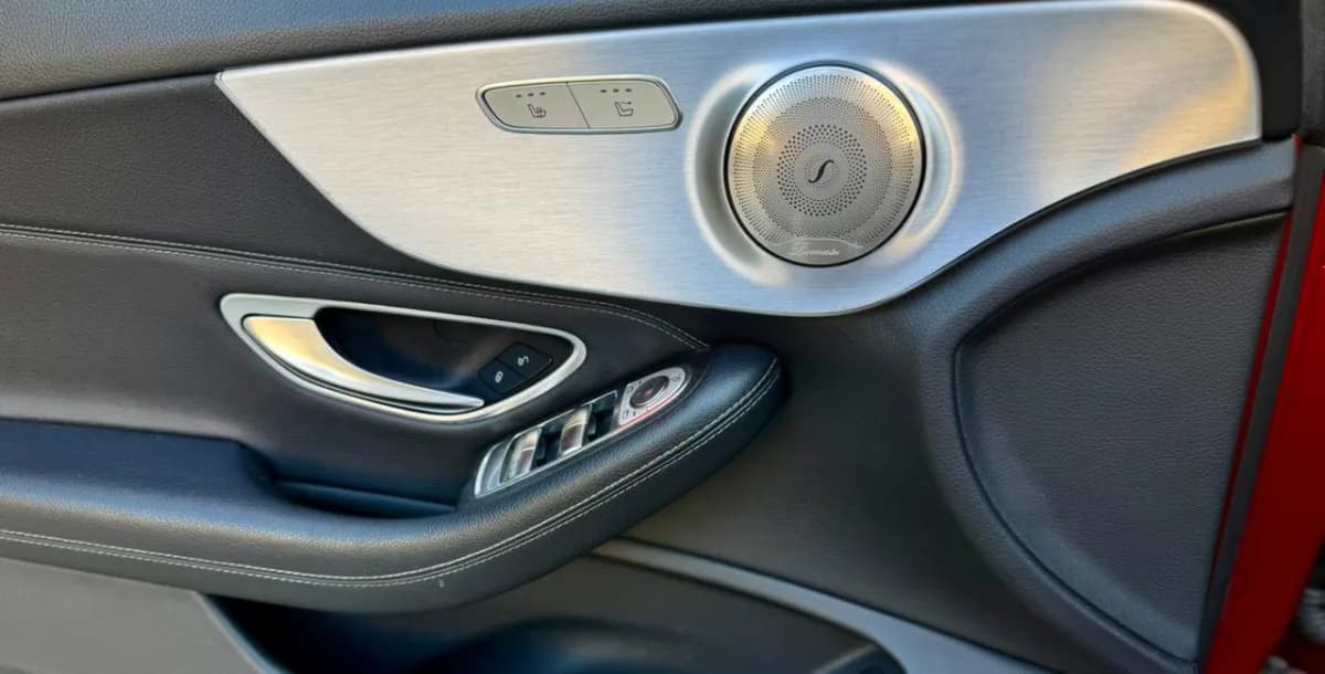 مرسيدس بنز C300 2019 اي ام جي أحمر أوتوماتيك — مستعملة