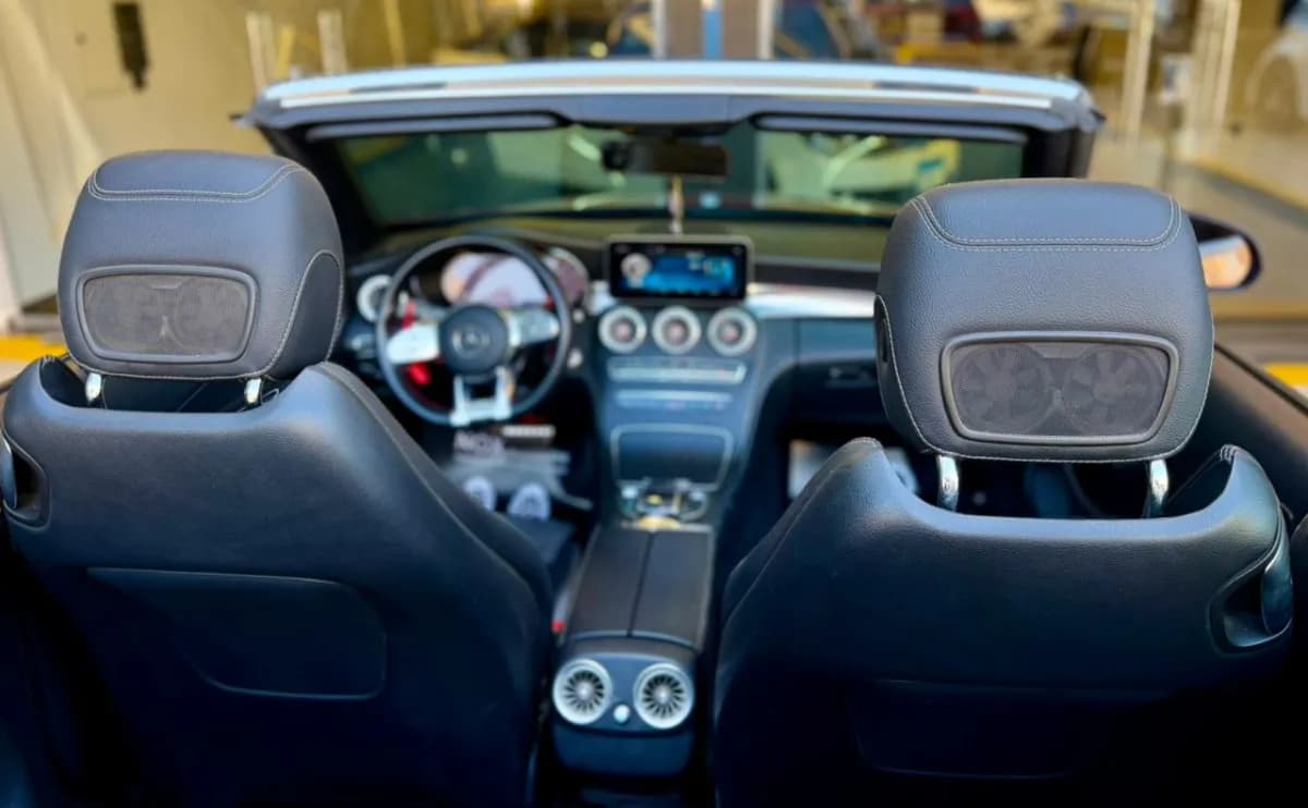 مرسيدس بنز C300 2019 اي ام جي أحمر أوتوماتيك — مستعملة