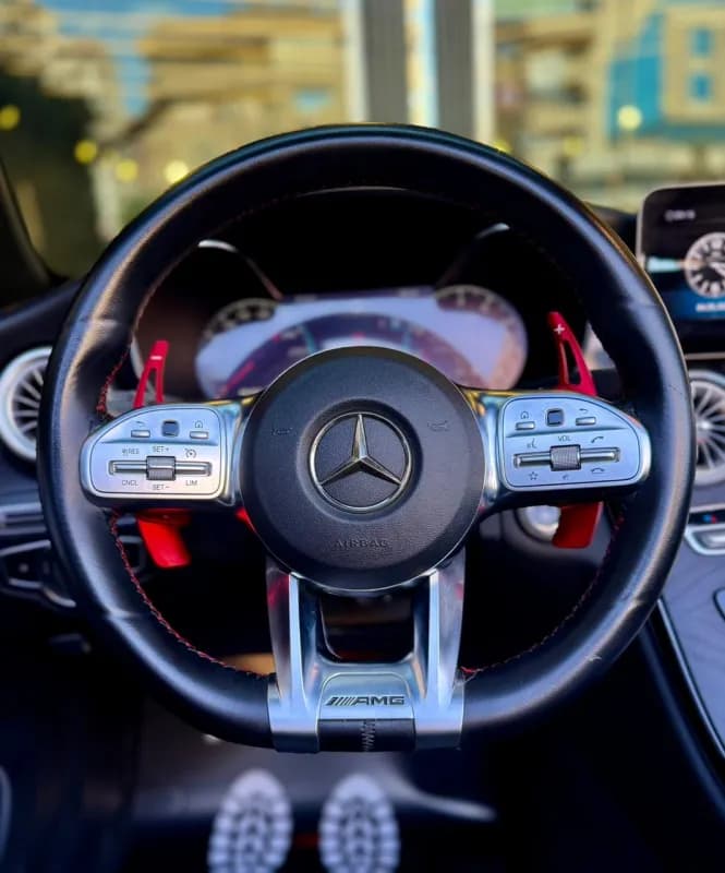 مرسيدس بنز C300 2019 اي ام جي أحمر أوتوماتيك — مستعملة