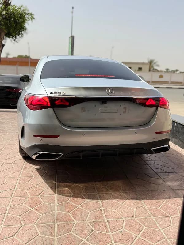 مرسيدس بنز E200 2026 ايه ام جي فضي أوتوماتيك — جديدة