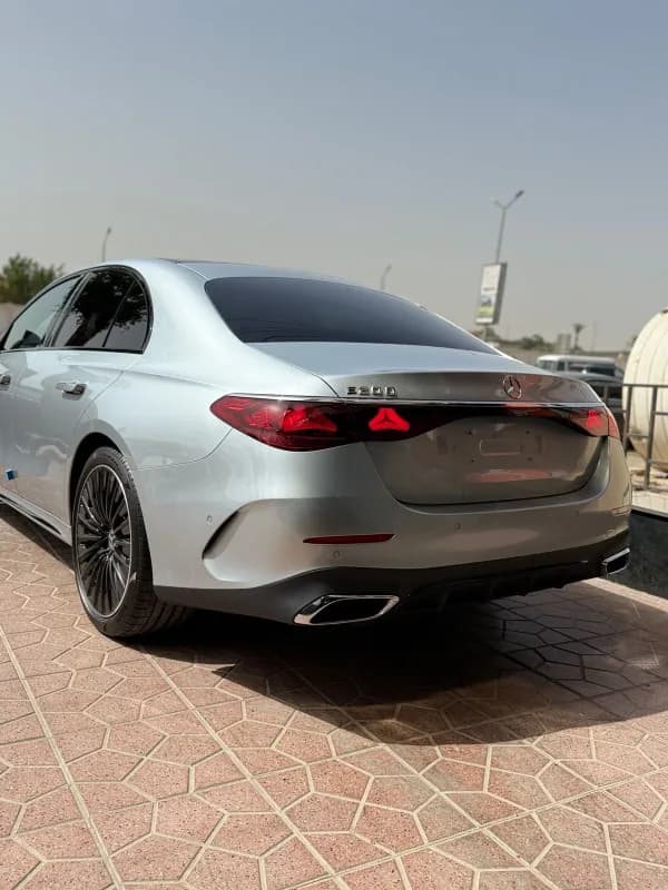 مرسيدس بنز E200 2026 ايه ام جي فضي أوتوماتيك — جديدة