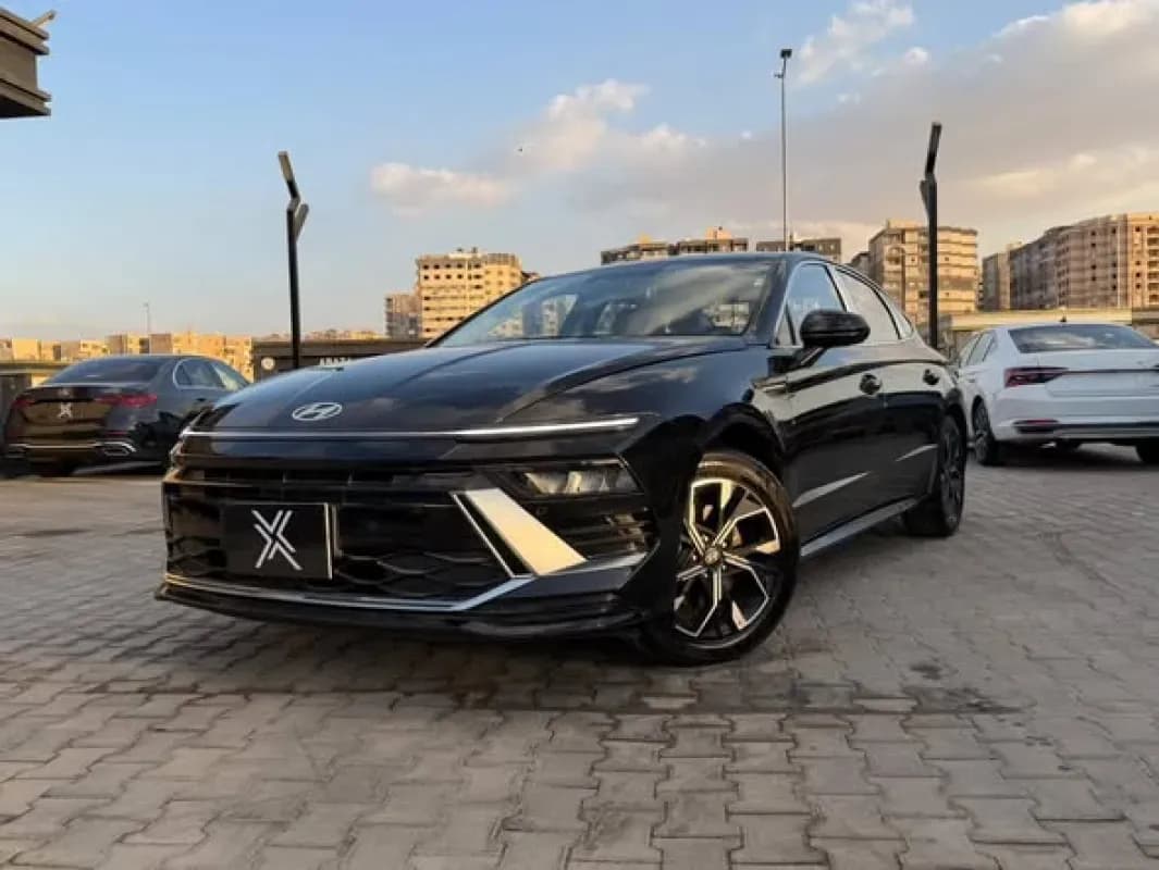 هيونداي إلنترا سي ان 7 2025 سمارت بلس أسود أوتوماتيك — جديدة