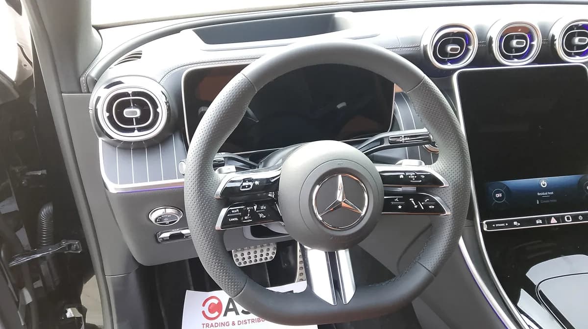 مرسيدس بنز GLC 300 2026 كوبيه رمادي قابض مزدوج — جديدة
