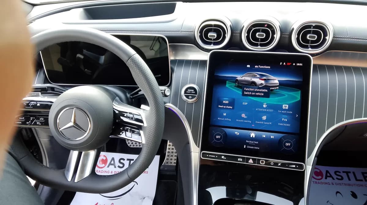 مرسيدس بنز GLC 300 2026 كوبيه رمادي قابض مزدوج — جديدة