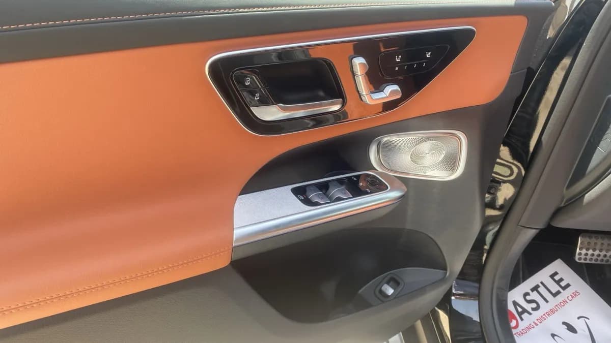 مرسيدس بنز GLC 300 2026 كوبيه رمادي قابض مزدوج — جديدة