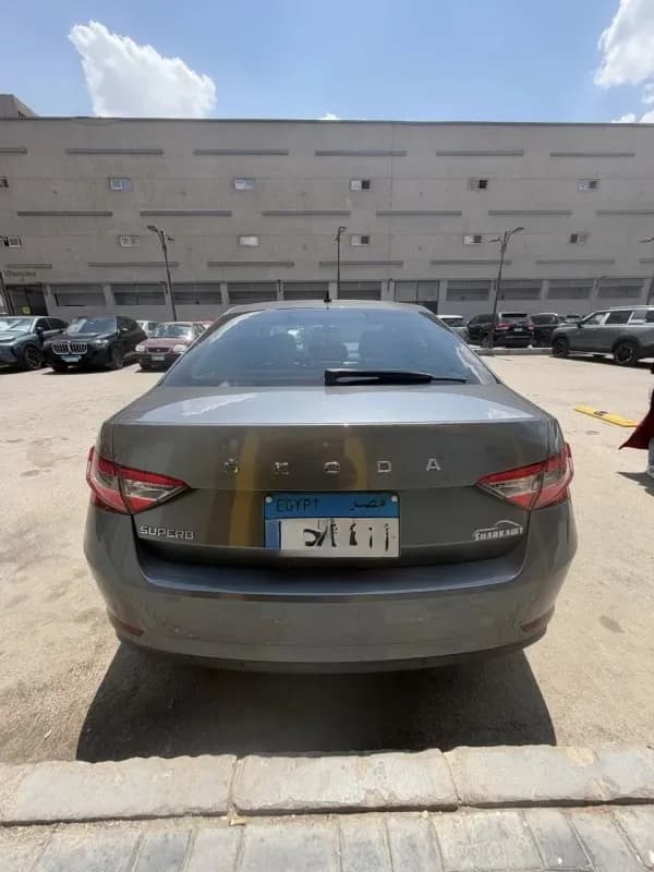 سكودا سوبرب 2022 داينمك هاي لاين رمادي أوتوماتيك — مستعملة