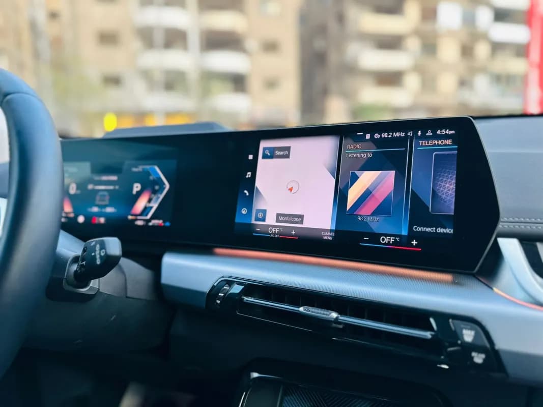 بي ام دبليو X1 2024 بريفورمنس ام رمادي إسمنتي أوتوماتيك — جديدة