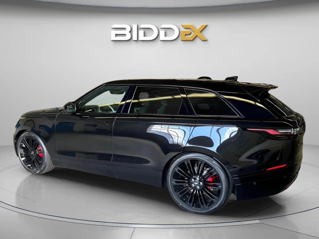 رينج روفر فيلار 2025 بي 250 أسود أوتوماتيك — جديدة