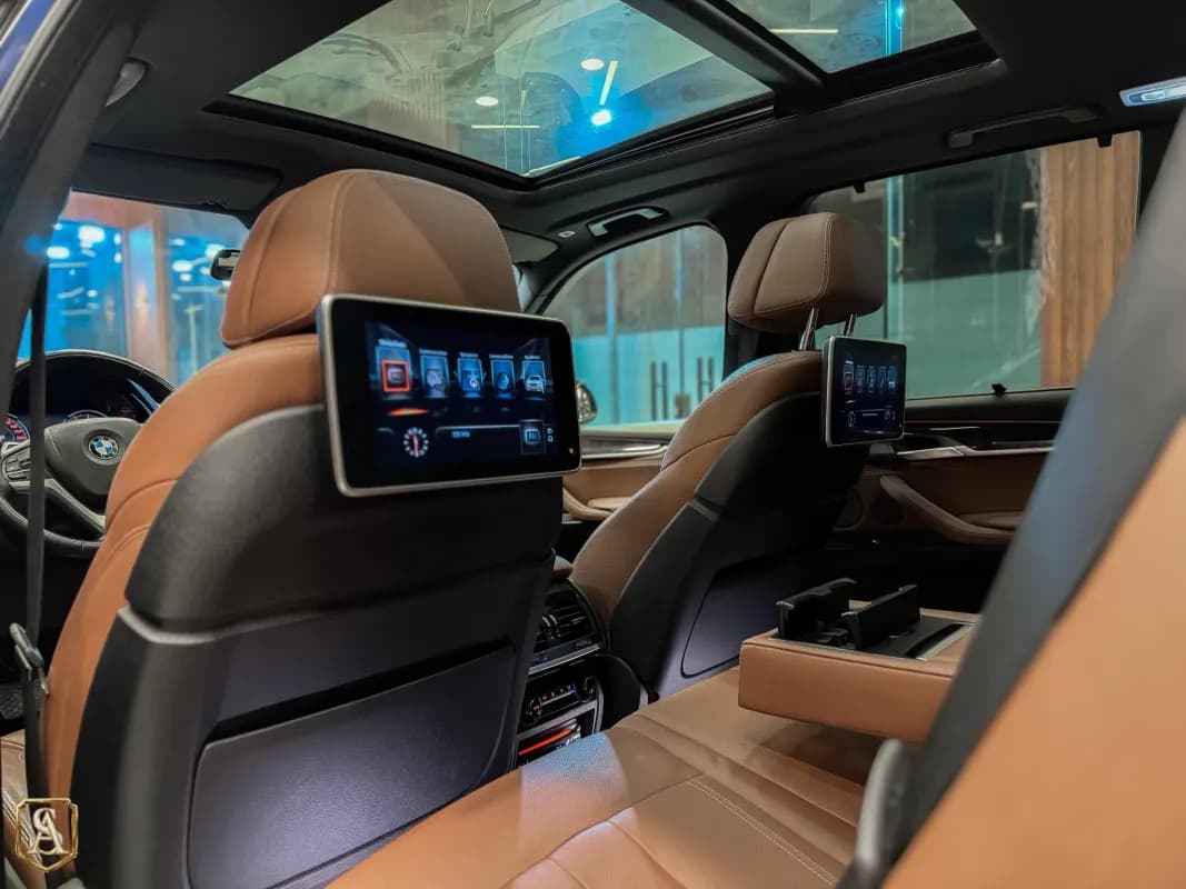 بي ام دبليو X5 2017 ام 50 اي أزرق غامق أوتوماتيك — مستعملة