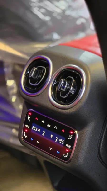 مرسيدس بنز GLC 300 2025 كوبيه أسود أوتوماتيك — جديدة