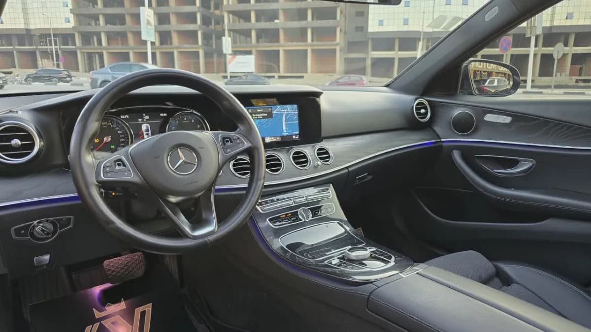 مرسيدس بنز E200 2017 افنجارد رمادي أوتوماتيك — مستعملة