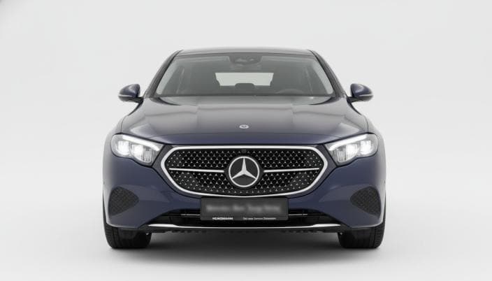 مرسيدس بنز E300 2024 فولي لوديد أزرق الداكن أوتوماتيك — مستعملة - 1
