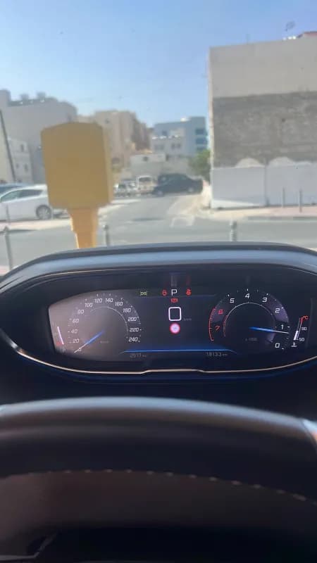 بيجو 5008 2023 جي تي لاين أحمر أوتوماتيك — مستعملة