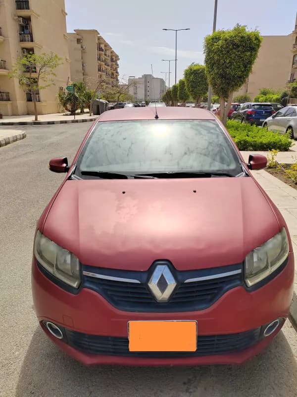 رينو لوجن 2015 هاي لاين أحمر غامق مانيوال — مستعملة