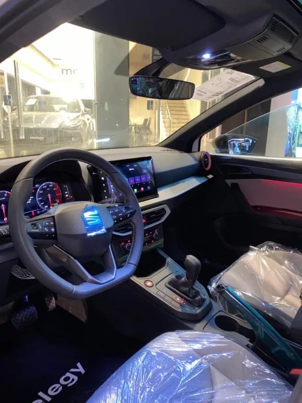 سيات ابيزا 2026 اف ار أبيض أوتوماتيك — جديدة