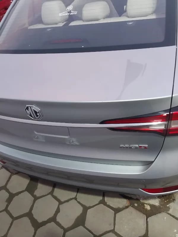 ام جي 5 2026 لاكشري أبيض أوتوماتيك — جديدة