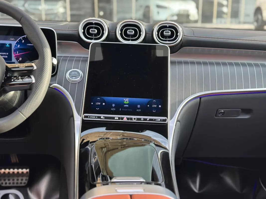 مرسيدس بنز GLC 300 2026 برميم بلس أسود أوتوماتيك — جديدة