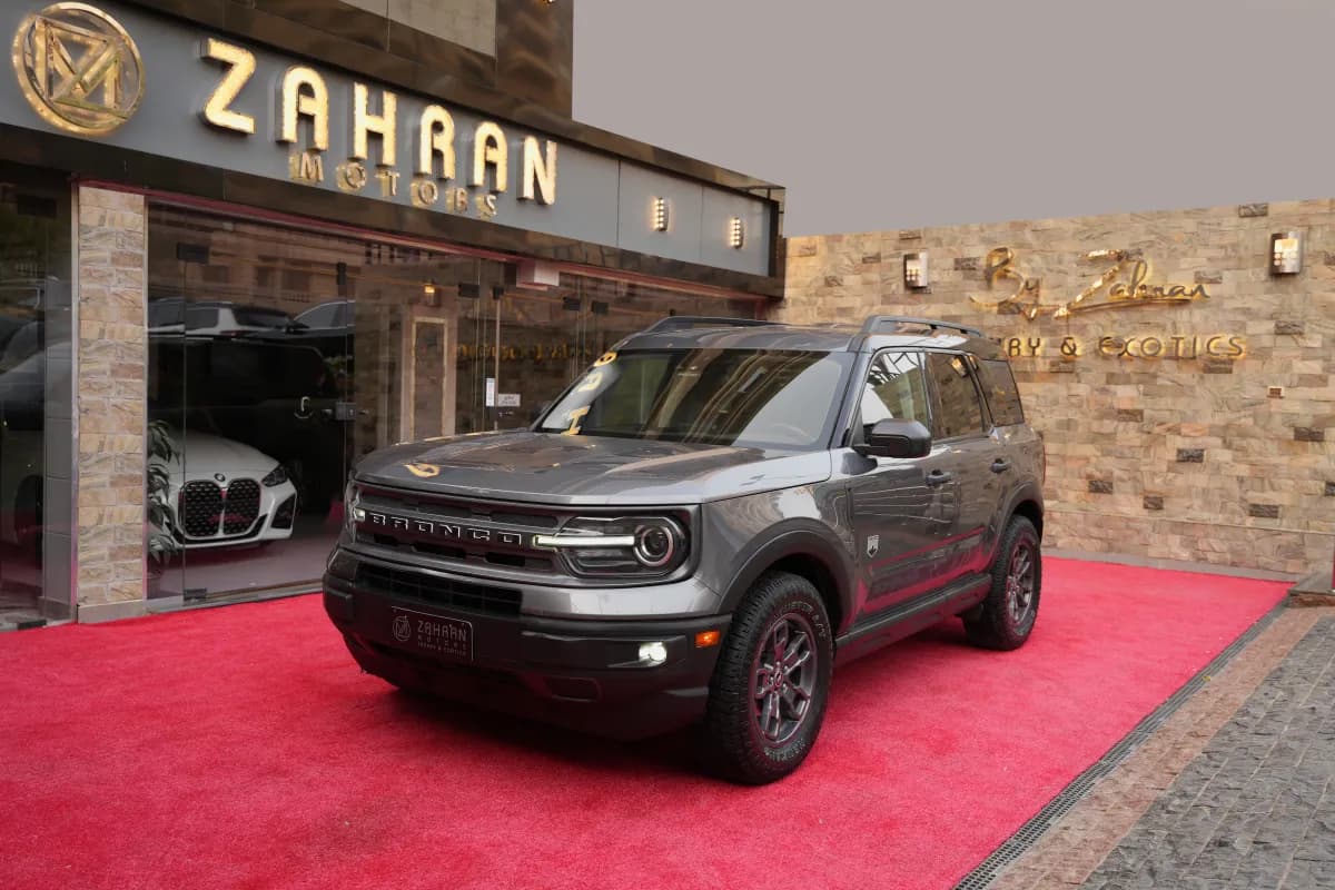 فورد برونكو 2021 بيج بيند رمادي إسمنتي أوتوماتيك — مستعملة