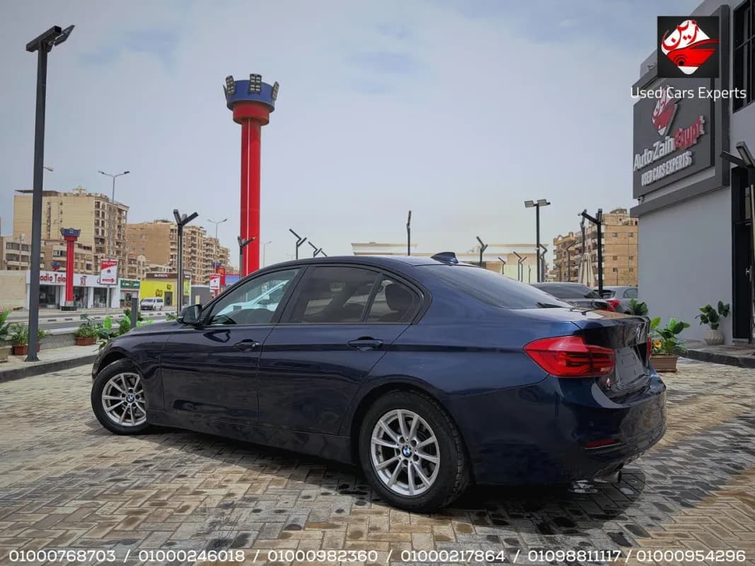 بي ام دبليو 318i 2017 اكسكلوسف أزرق أوتوماتيك — مستعملة