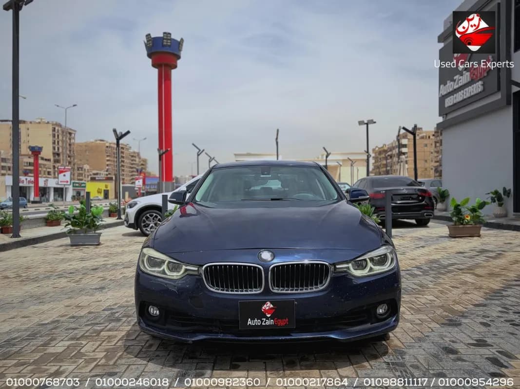 بي ام دبليو 318i 2017 اكسكلوسف أزرق أوتوماتيك — مستعملة