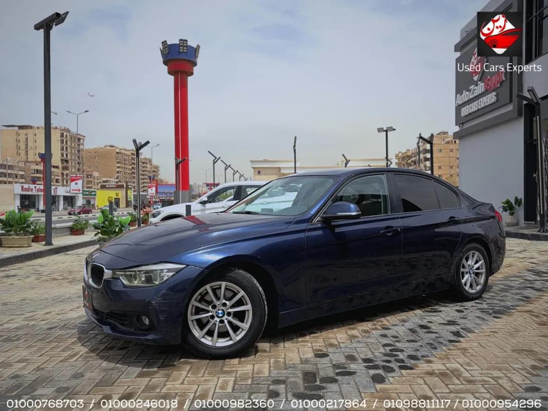 بي ام دبليو 318i 2017 اكسكلوسف أزرق أوتوماتيك — مستعملة