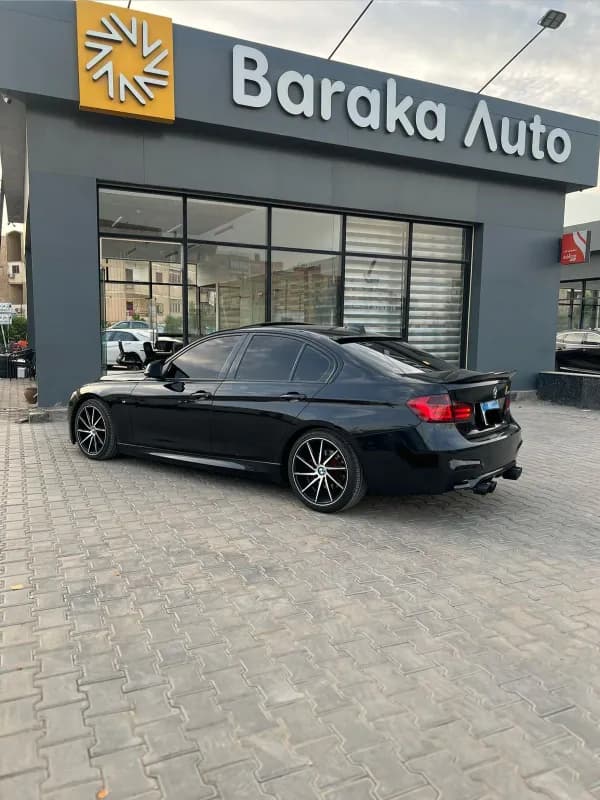 بي ام دبليو 320i 2015 ام سبورت أسود أوتوماتيك — مستعملة