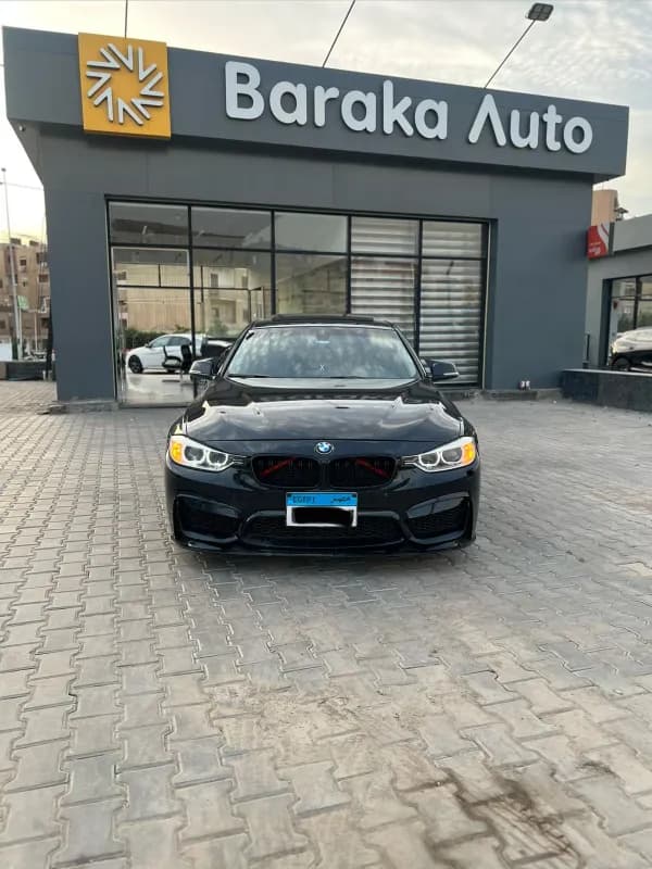 بي ام دبليو 320i 2015 ام سبورت أسود أوتوماتيك — مستعملة