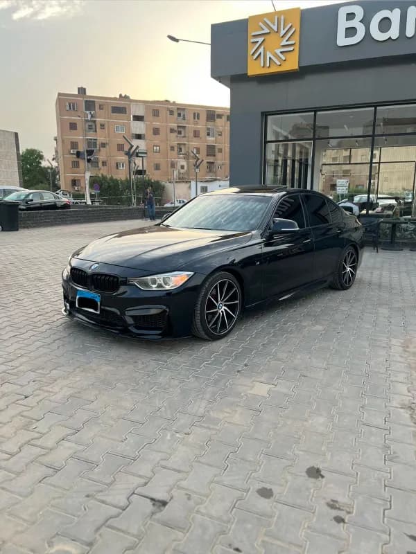 بي ام دبليو 320i 2015 ام سبورت أسود أوتوماتيك — مستعملة