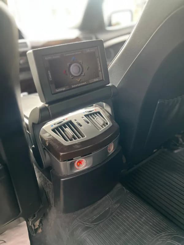 بي ام دبليو 740i 2007 بيور اكسلنس أسود أوتوماتيك — مستعملة