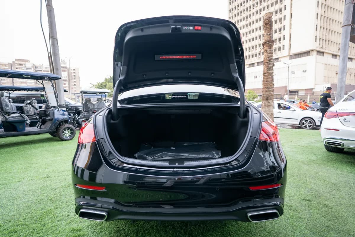 مرسيدس بنز C200 2026 ايه ام جي أسود أوتوماتيك — جديدة