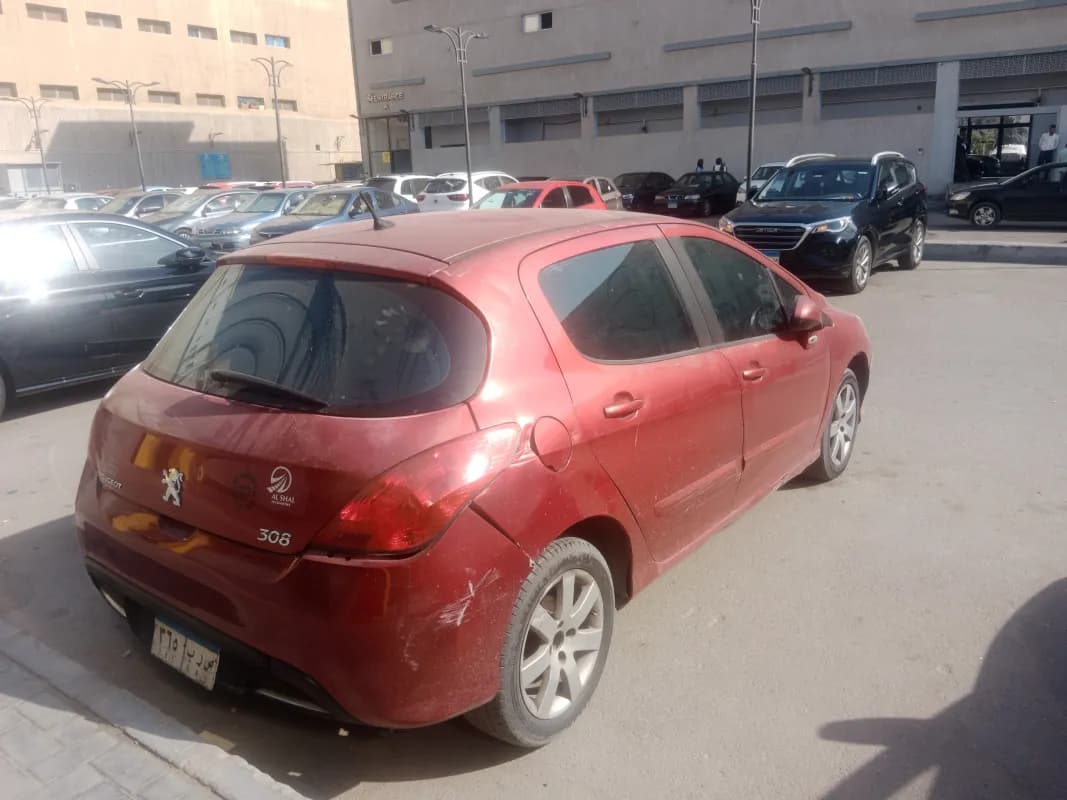بيجو 308 2011 سبورتيوم أحمر أوتوماتيك — مستعملة