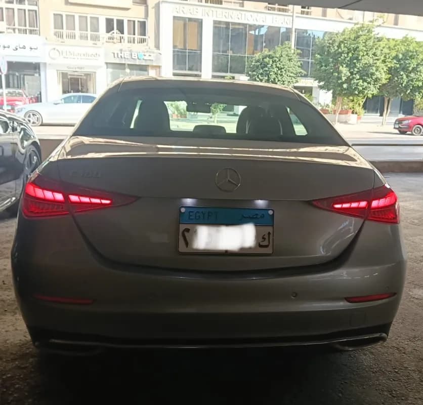 مرسيدس بنز C180 2022 كلاسيك فضي أوتوماتيك — مستعملة