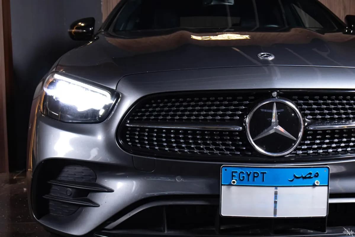 مرسيدس بنز E200 2022 ايه ام جي رمادي أوتوماتيك — مستعملة