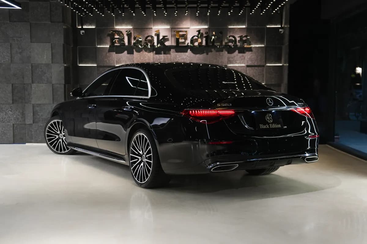مرسيدس بنز S580 2023 اي ام جي أسود أوتوماتيك — مستعملة