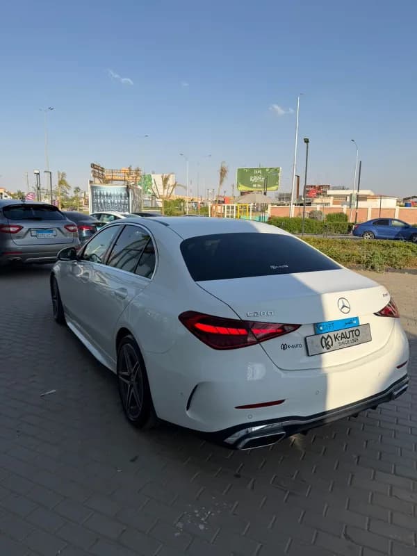 مرسيدس بنز C200 2022 ايه ام جي أبيض أوتوماتيك — مستعملة