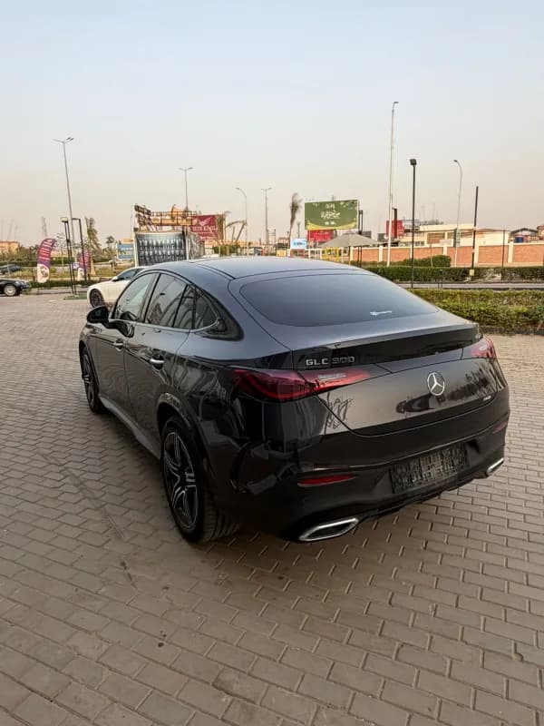 مرسيدس بنز GLC 300 2024 ايه ام جي أسود أوتوماتيك — مستعملة