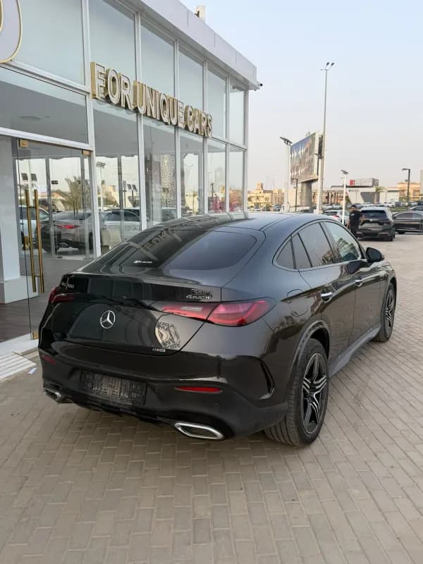 مرسيدس بنز GLC 300 2024 ايه ام جي أسود أوتوماتيك — مستعملة