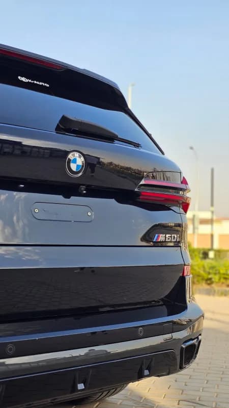 بي ام دبليو X5 2024 ام 60 اي أسود أوتوماتيك — مستعملة