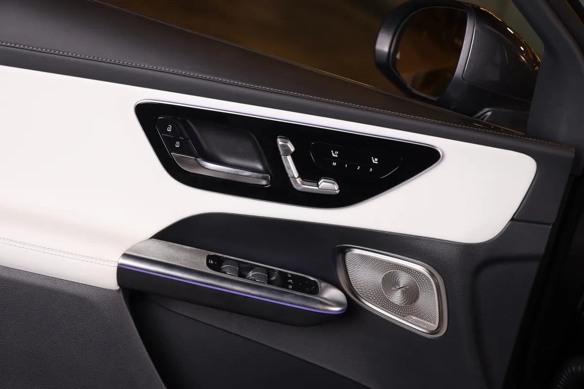مرسيدس بنز GLC 300 2026 برميم بلس رمادي أوتوماتيك — جديدة