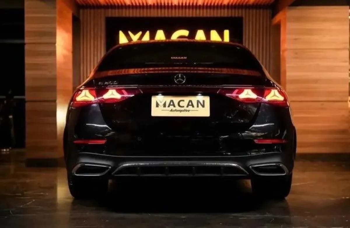 مرسيدس بنز E200 2026 ايه ام جي أسود أوتوماتيك — مستعملة