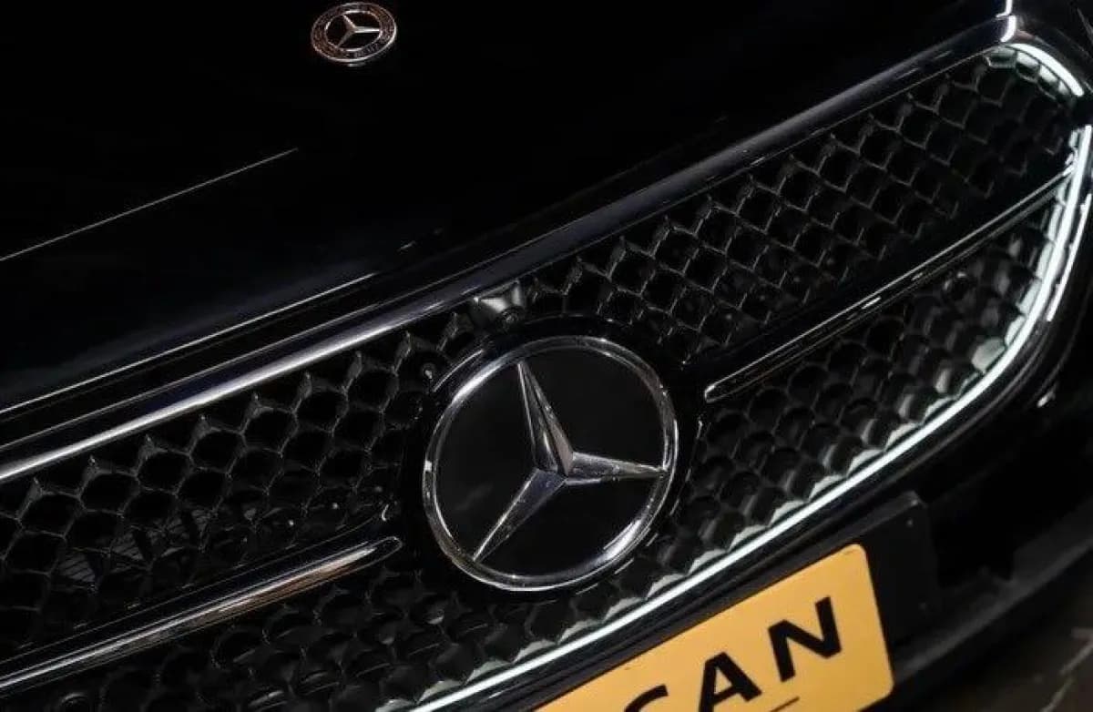 مرسيدس بنز E200 2026 ايه ام جي أسود أوتوماتيك — مستعملة