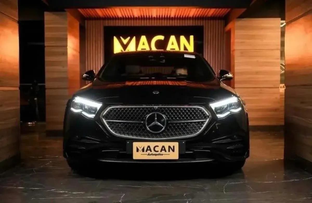 مرسيدس بنز E200 2026 ايه ام جي أسود أوتوماتيك — مستعملة