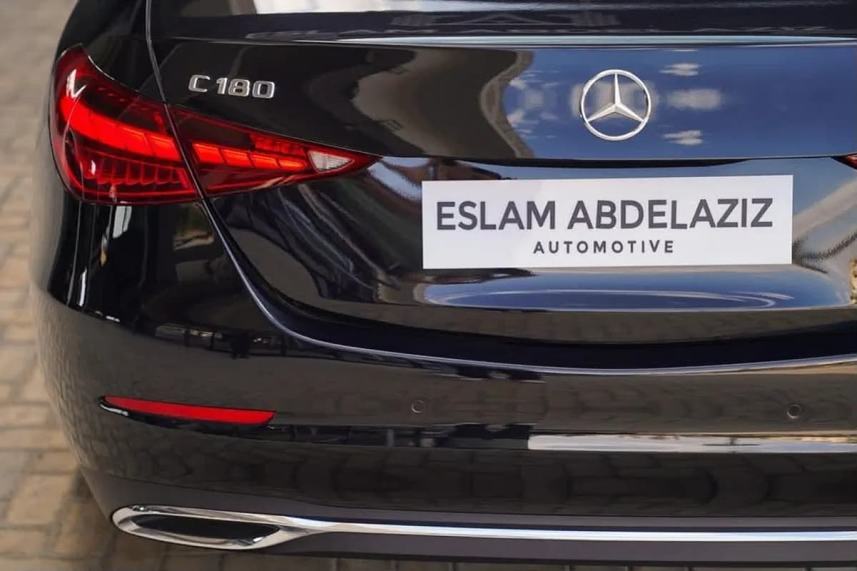 مرسيدس بنز C180 2026 افينت جراد أسود أوتوماتيك — جديدة