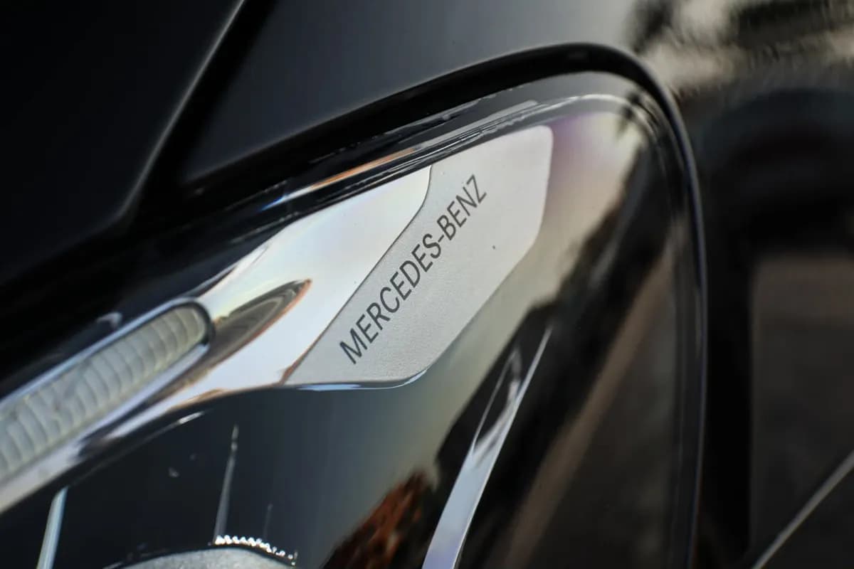 مرسيدس بنز E300 2022 فولي لوديد أسود أوتوماتيك — مستعملة
