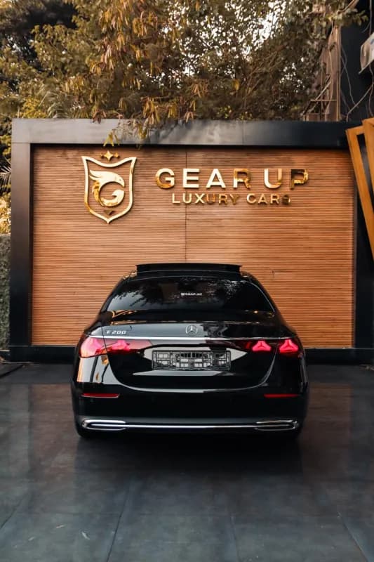 مرسيدس بنز E200 2026 اكسكلوسيف أسود أوتوماتيك — جديدة