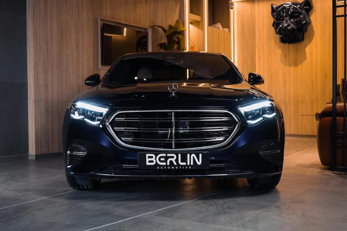 مرسيدس بنز E200 2026 اكسكلوسيف أسود أوتوماتيك — جديدة